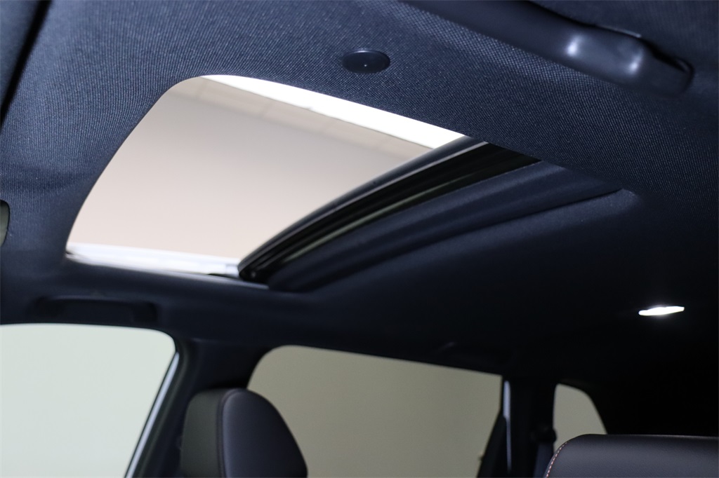 Vehicle image 13 of 25