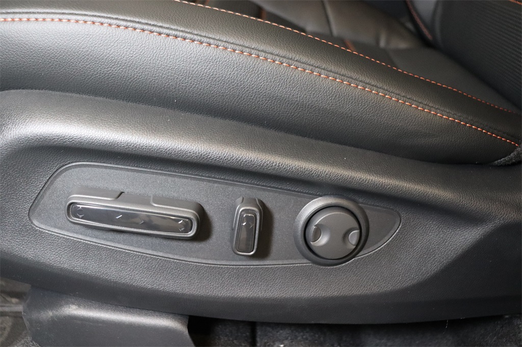 Vehicle image 10 of 25