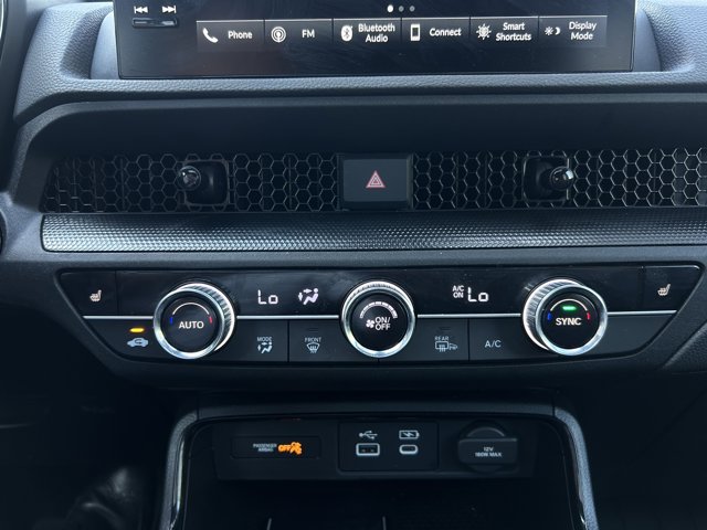 Vehicle image 14 of 17