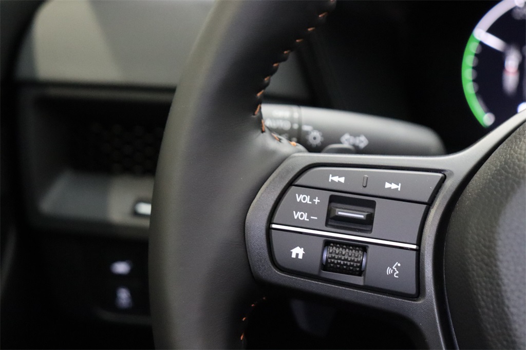 Vehicle image 16 of 25