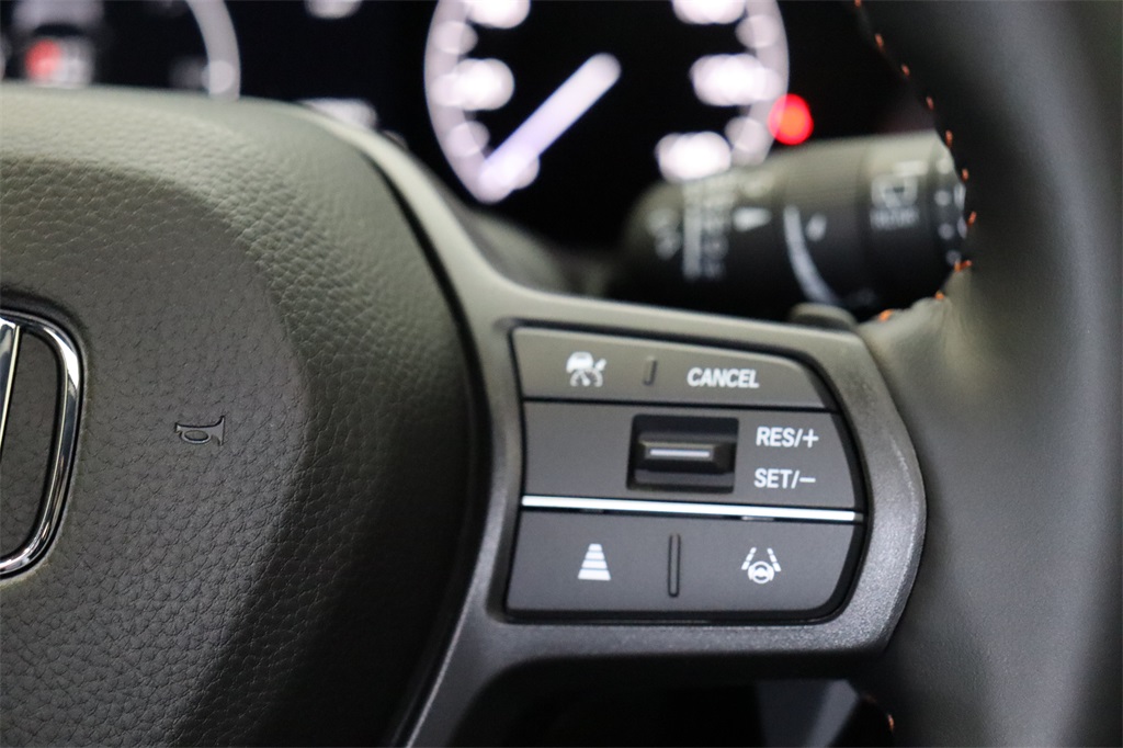 Vehicle image 17 of 25