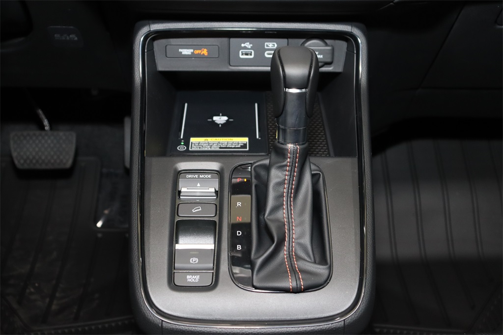 Vehicle image 23 of 25