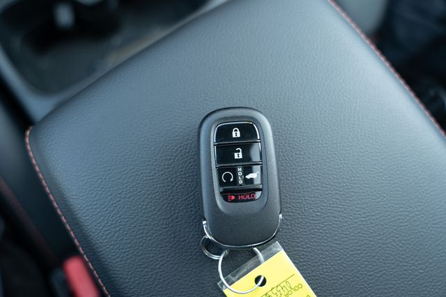 Vehicle image 33 of 40