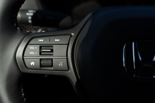 Vehicle image 26 of 40