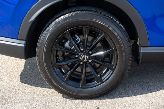 Vehicle image 12 of 40