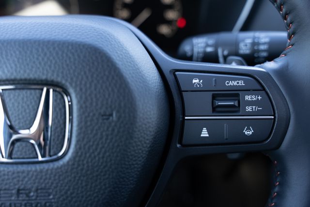 Vehicle image 27 of 40