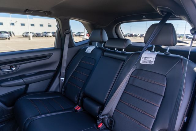 Vehicle image 16 of 40