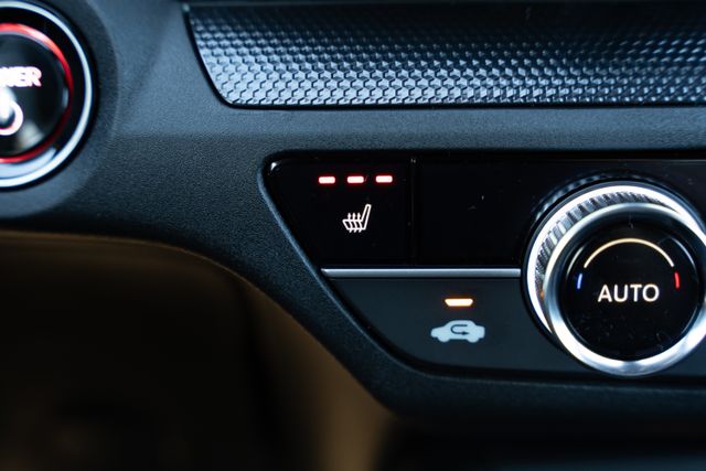 Vehicle image 31 of 40