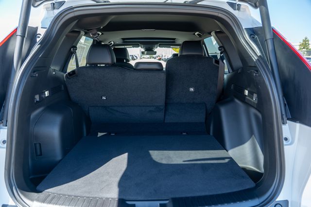 Vehicle image 13 of 40