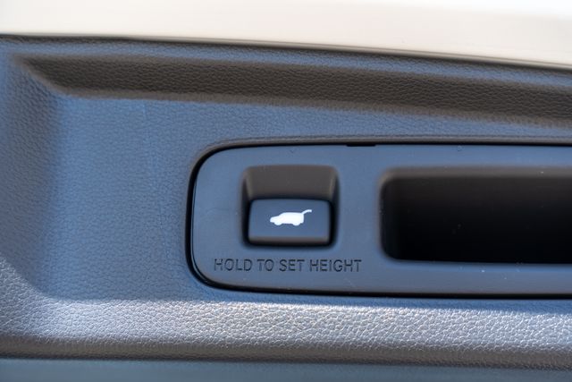 Vehicle image 22 of 40