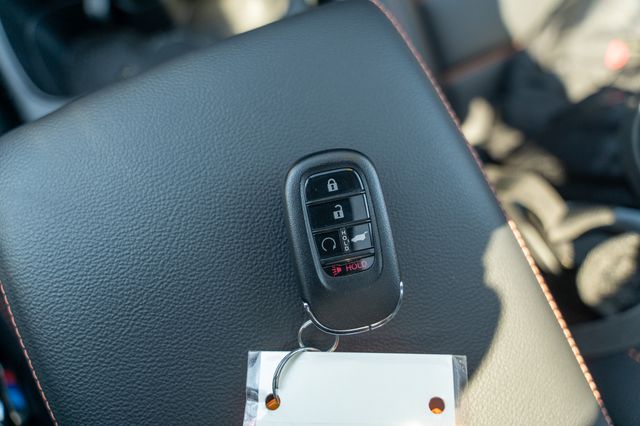 Vehicle image 16 of 40