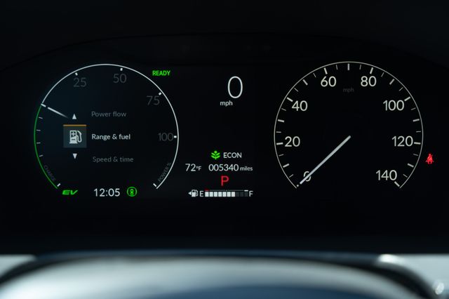 Vehicle image 15 of 40