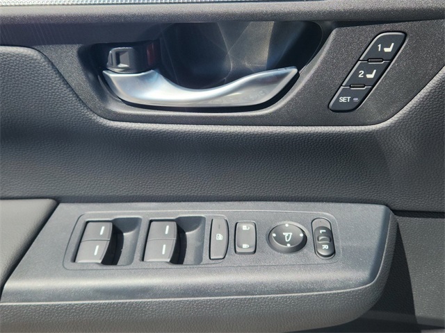 Vehicle image 15 of 24