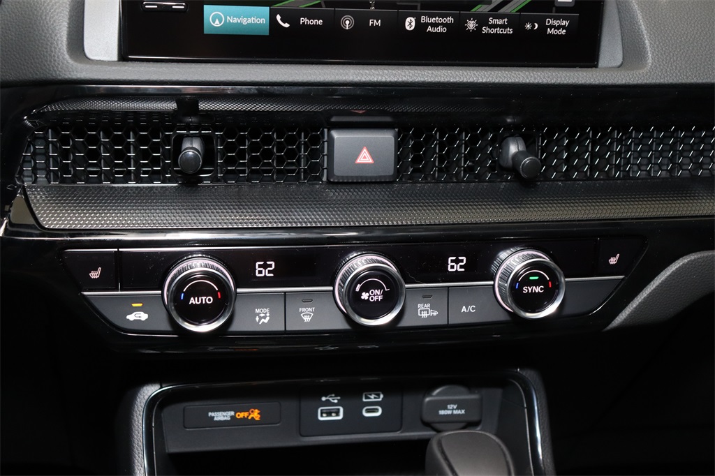 Vehicle image 19 of 25