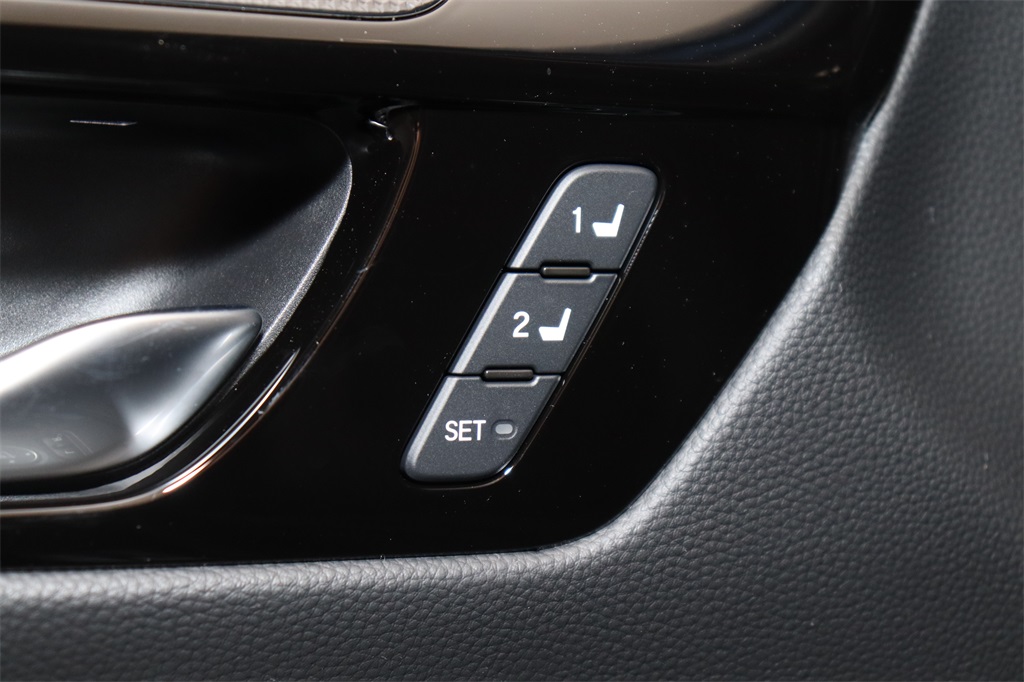 Vehicle image 11 of 25