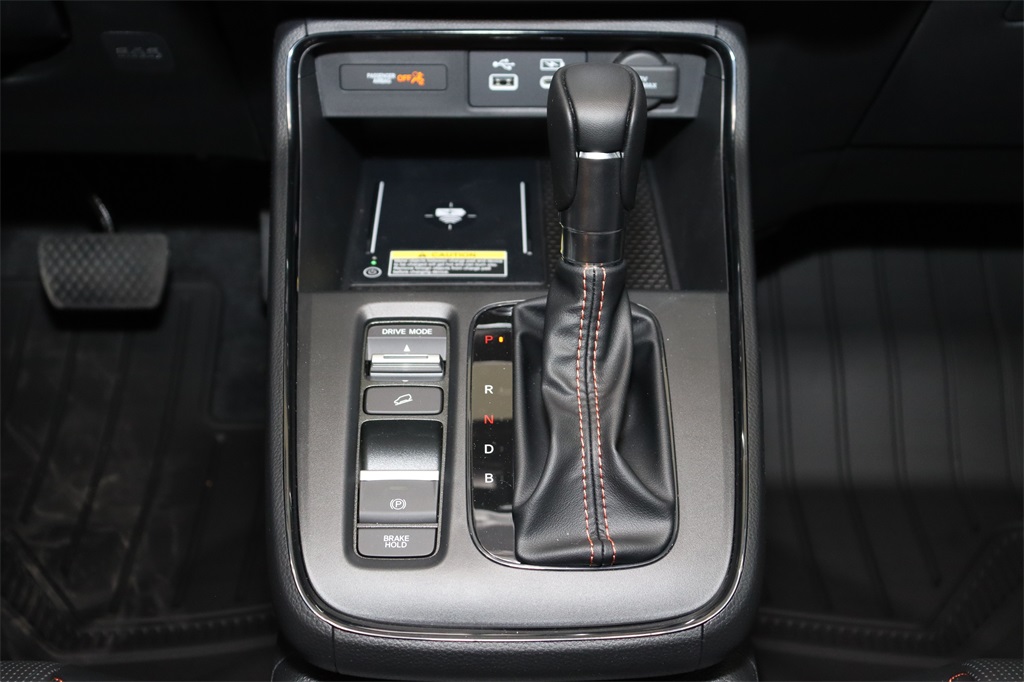 Vehicle image 21 of 25