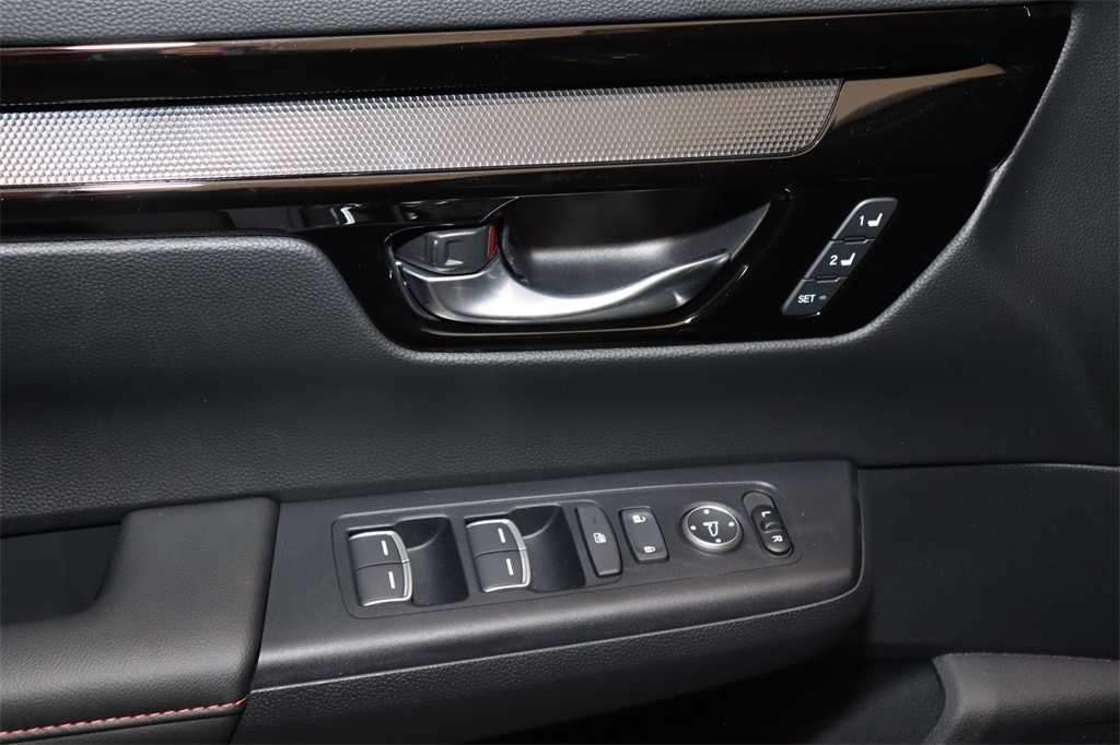 Vehicle image 10 of 25