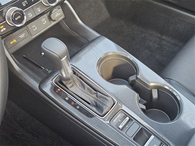 Vehicle image 18 of 27