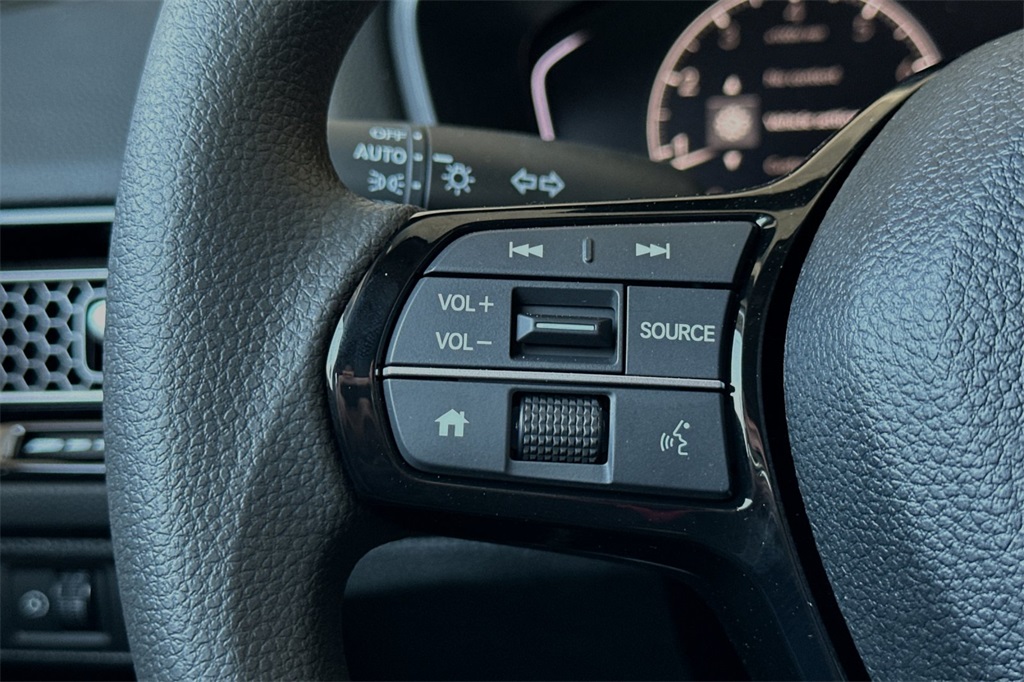 Vehicle image 25 of 31