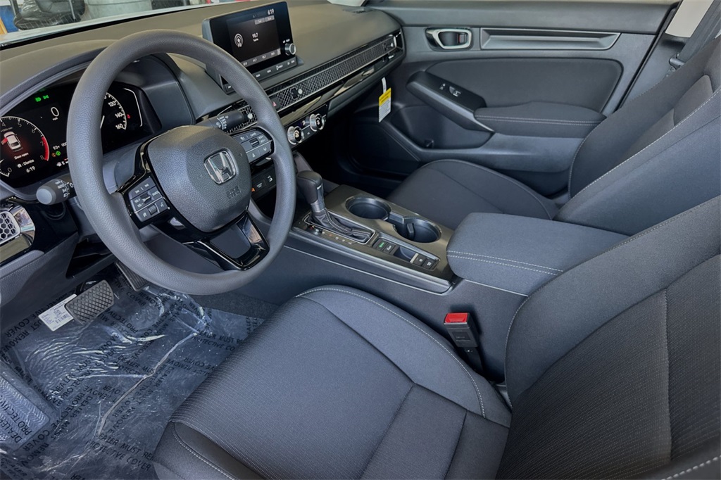 Vehicle image 10 of 31
