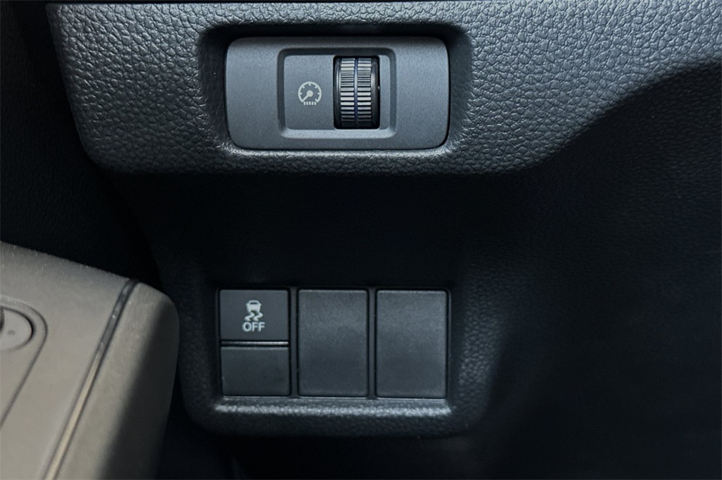 Vehicle image 28 of 31