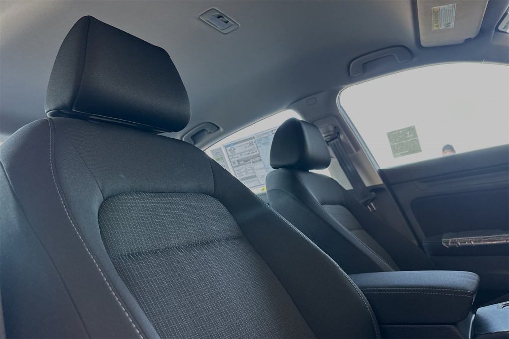 Vehicle image 17 of 31