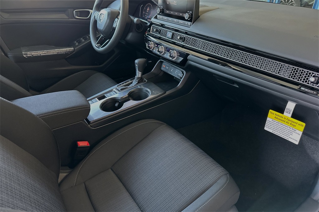 Vehicle image 16 of 31