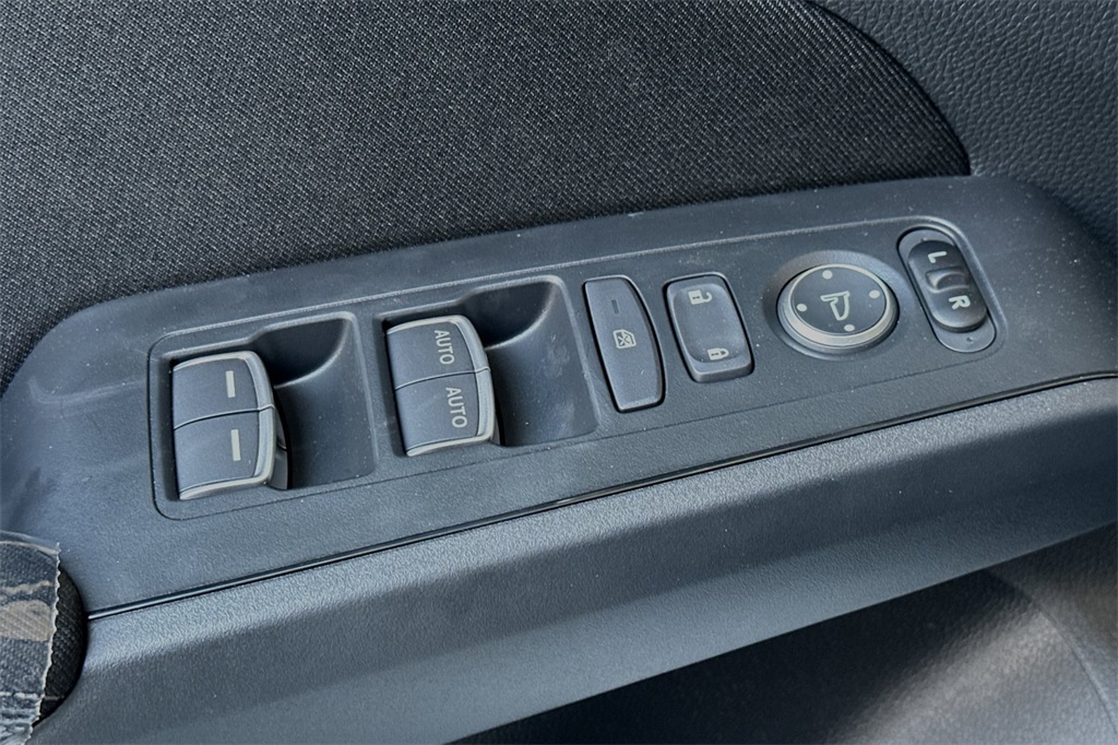 Vehicle image 12 of 31