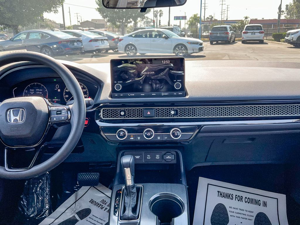 Vehicle image 14 of 26