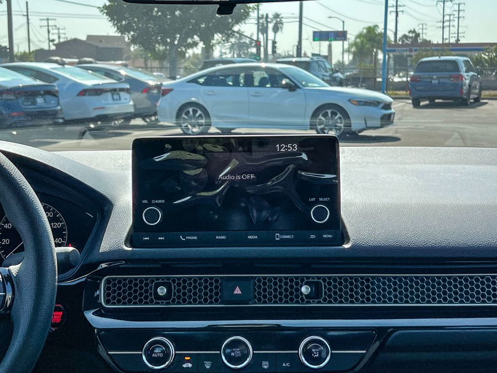 Vehicle image 15 of 26