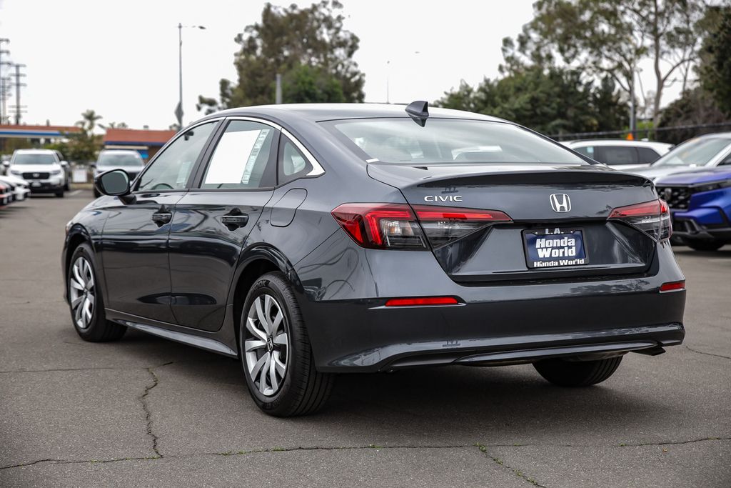 Vehicle image 6 of 26