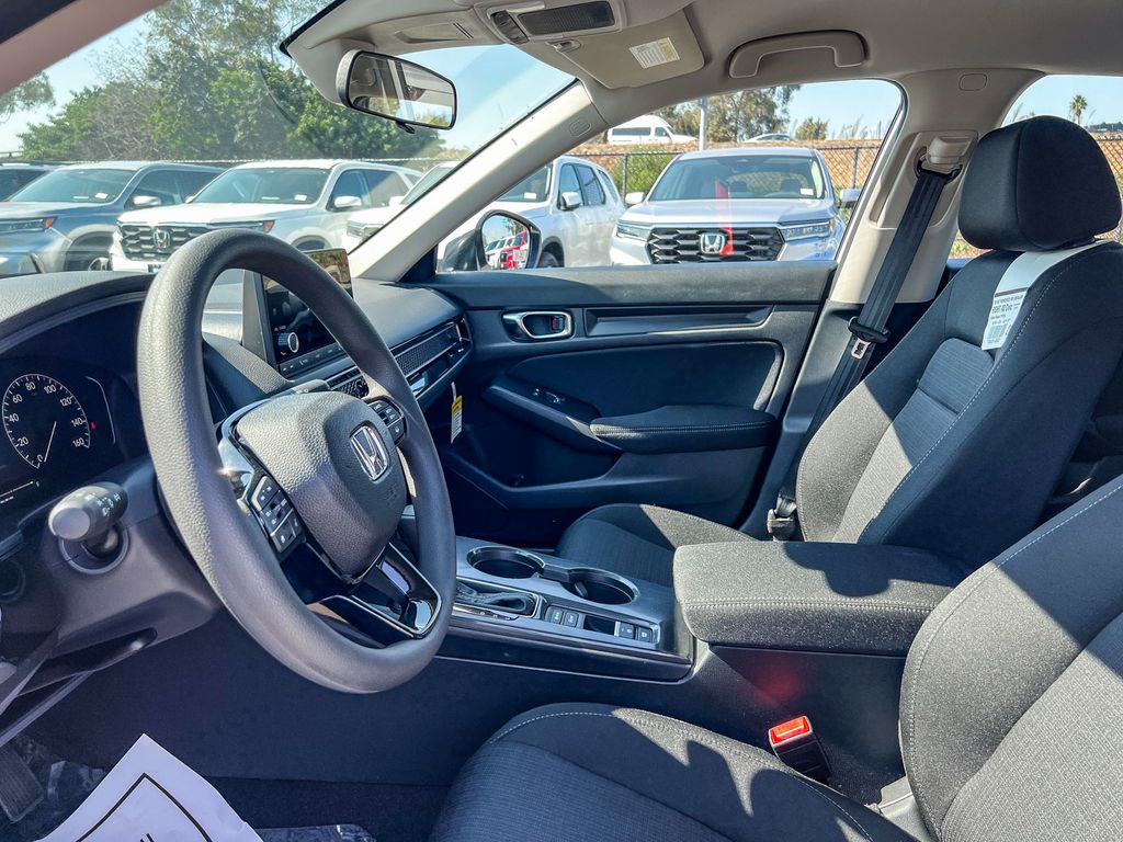 Vehicle image 18 of 26