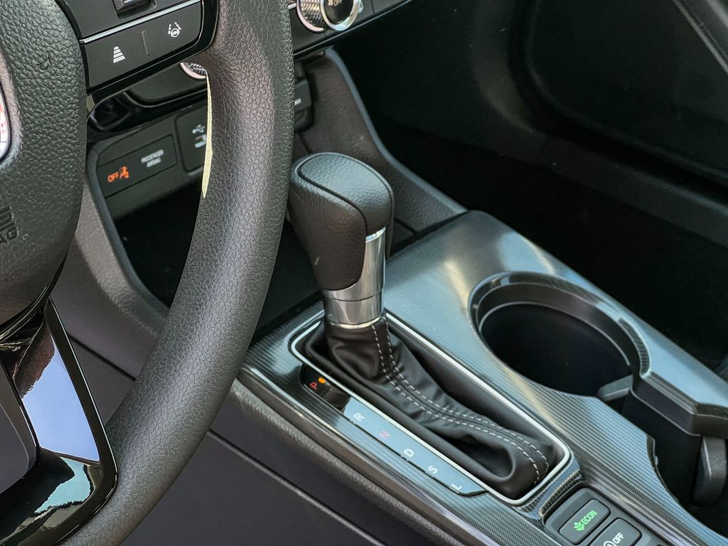 Vehicle image 22 of 26