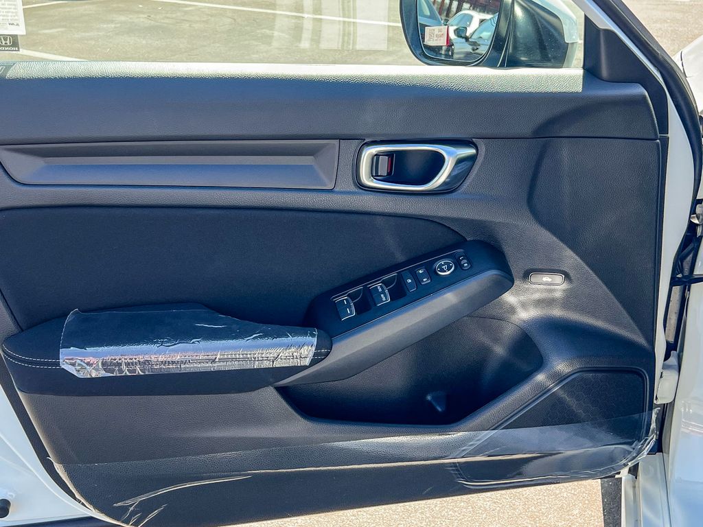 Vehicle image 20 of 26