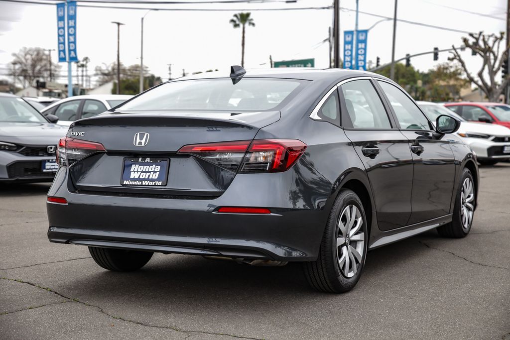 Vehicle image 4 of 26