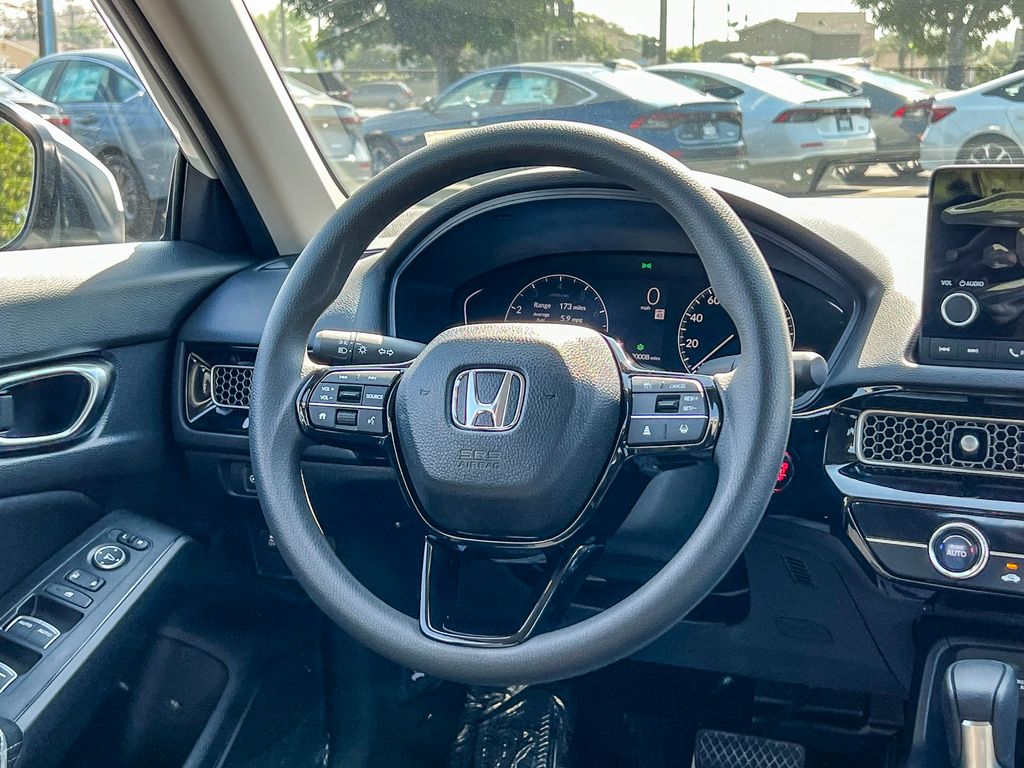 Vehicle image 16 of 26