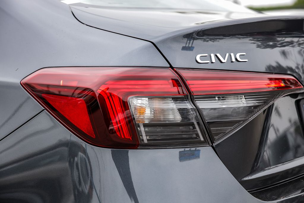 Vehicle image 11 of 26