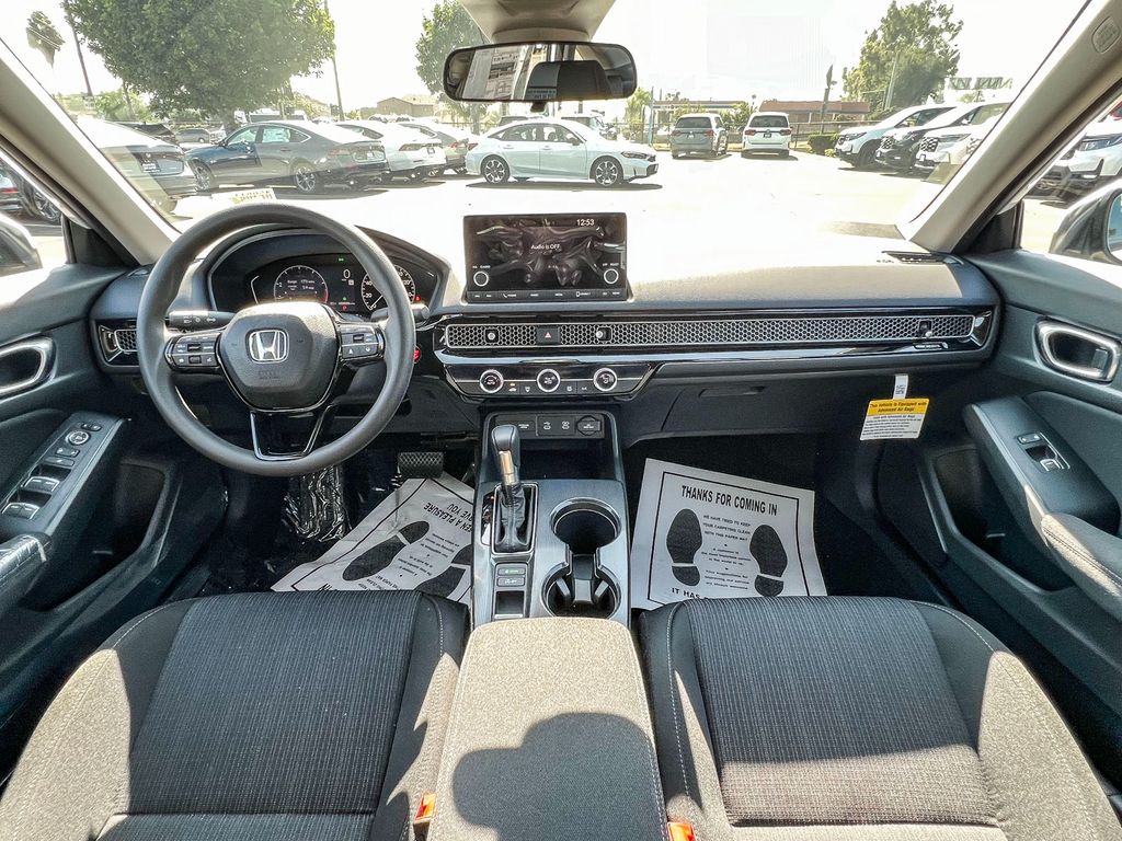 Vehicle image 13 of 26