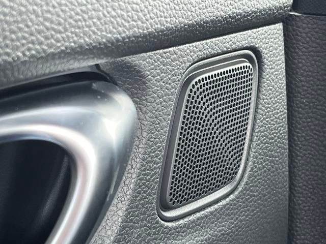 Vehicle image 33 of 34