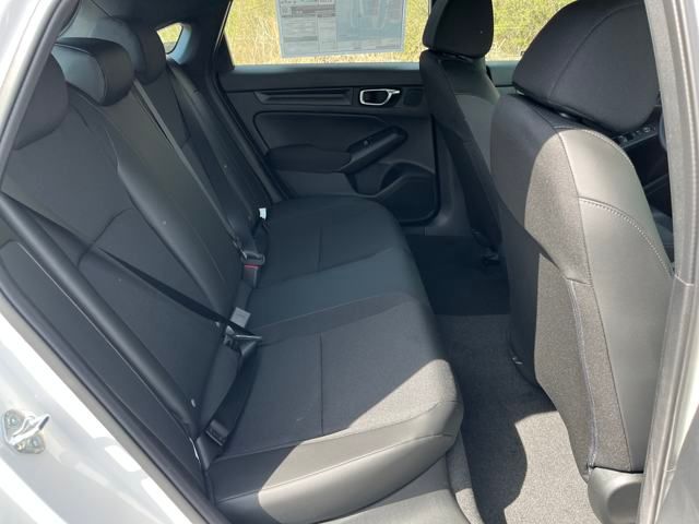 Vehicle image 16 of 34
