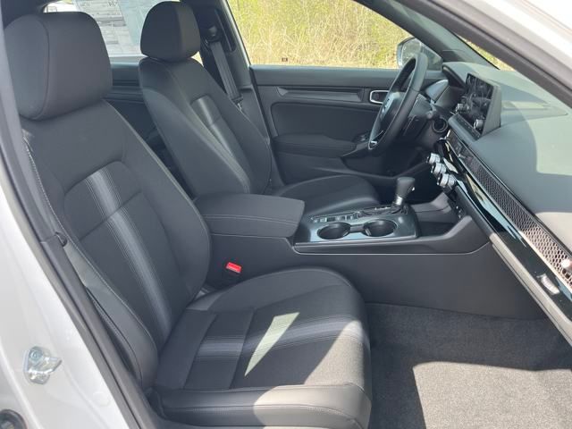 Vehicle image 15 of 34