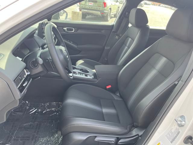 Vehicle image 13 of 34