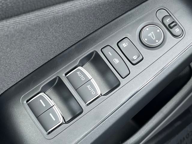 Vehicle image 18 of 34