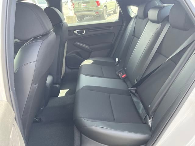Vehicle image 14 of 34