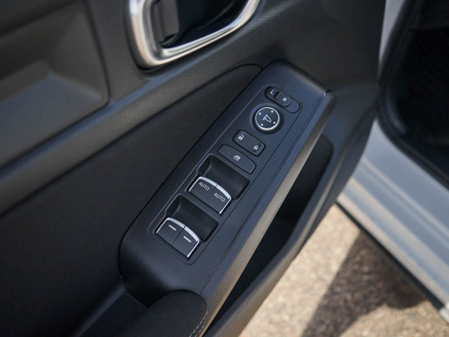 Vehicle image 16 of 23