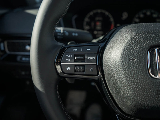 Vehicle image 17 of 23