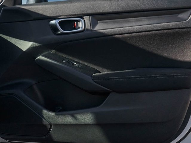 Vehicle image 7 of 23