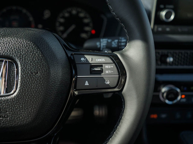 Vehicle image 18 of 23