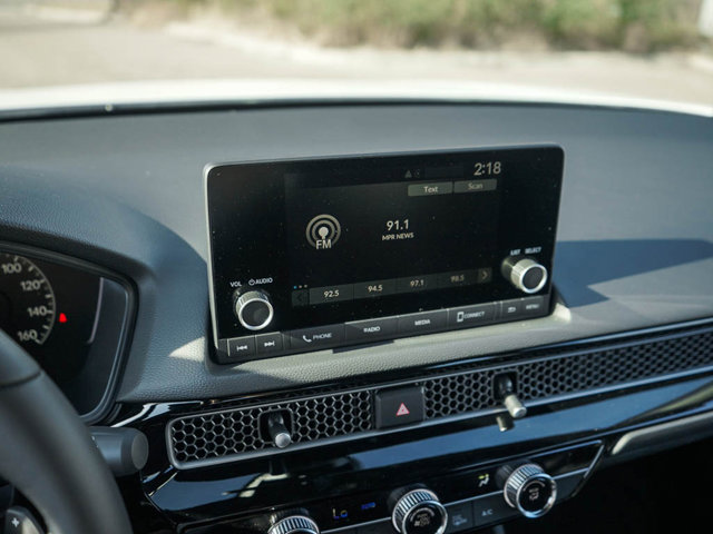 Vehicle image 20 of 23