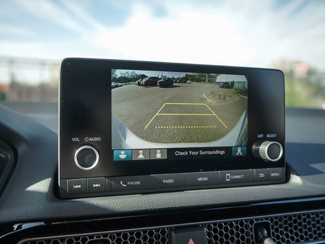 Vehicle image 21 of 23